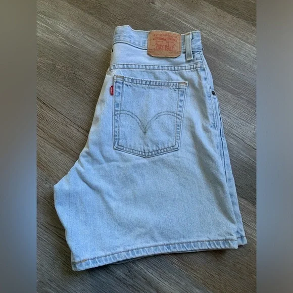 VTG Levi’s Mom Shorts Classic Denim Shorts Light Wash Blue Size 14 Size 32 Boho